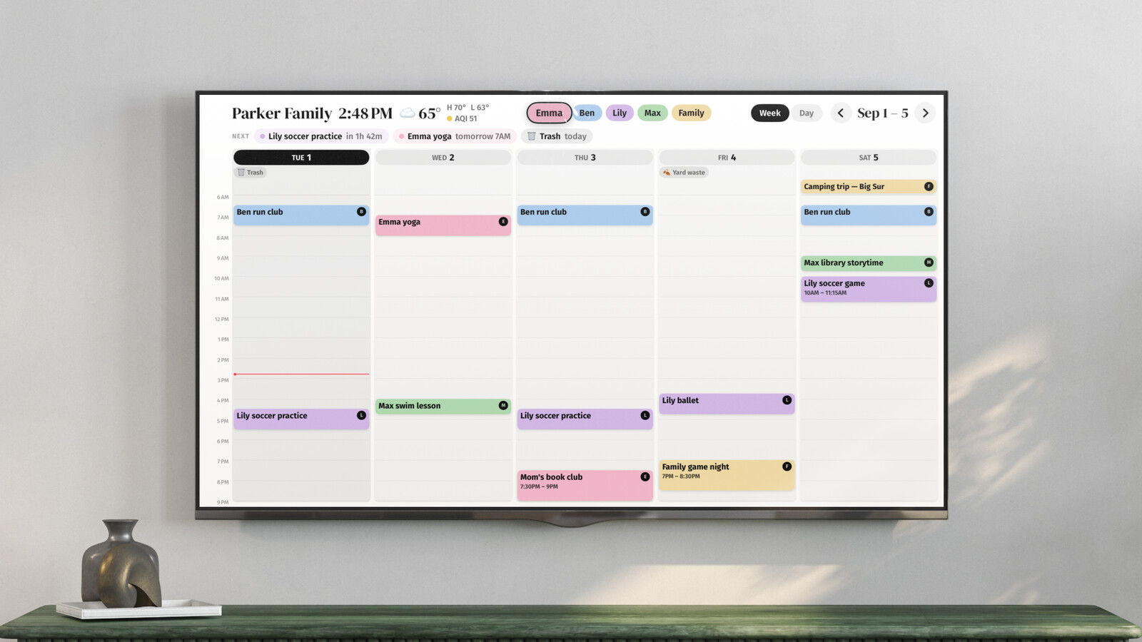 A TV showing the family week in Callie, each person's events in their own color